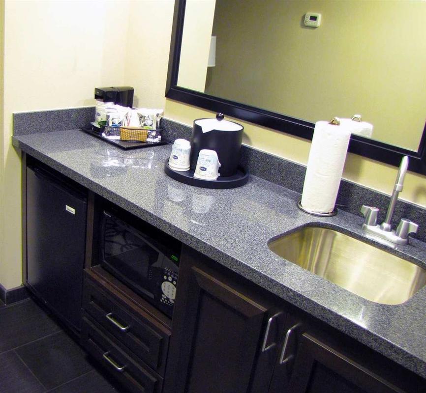 Hampton & South Meade Area Hotel