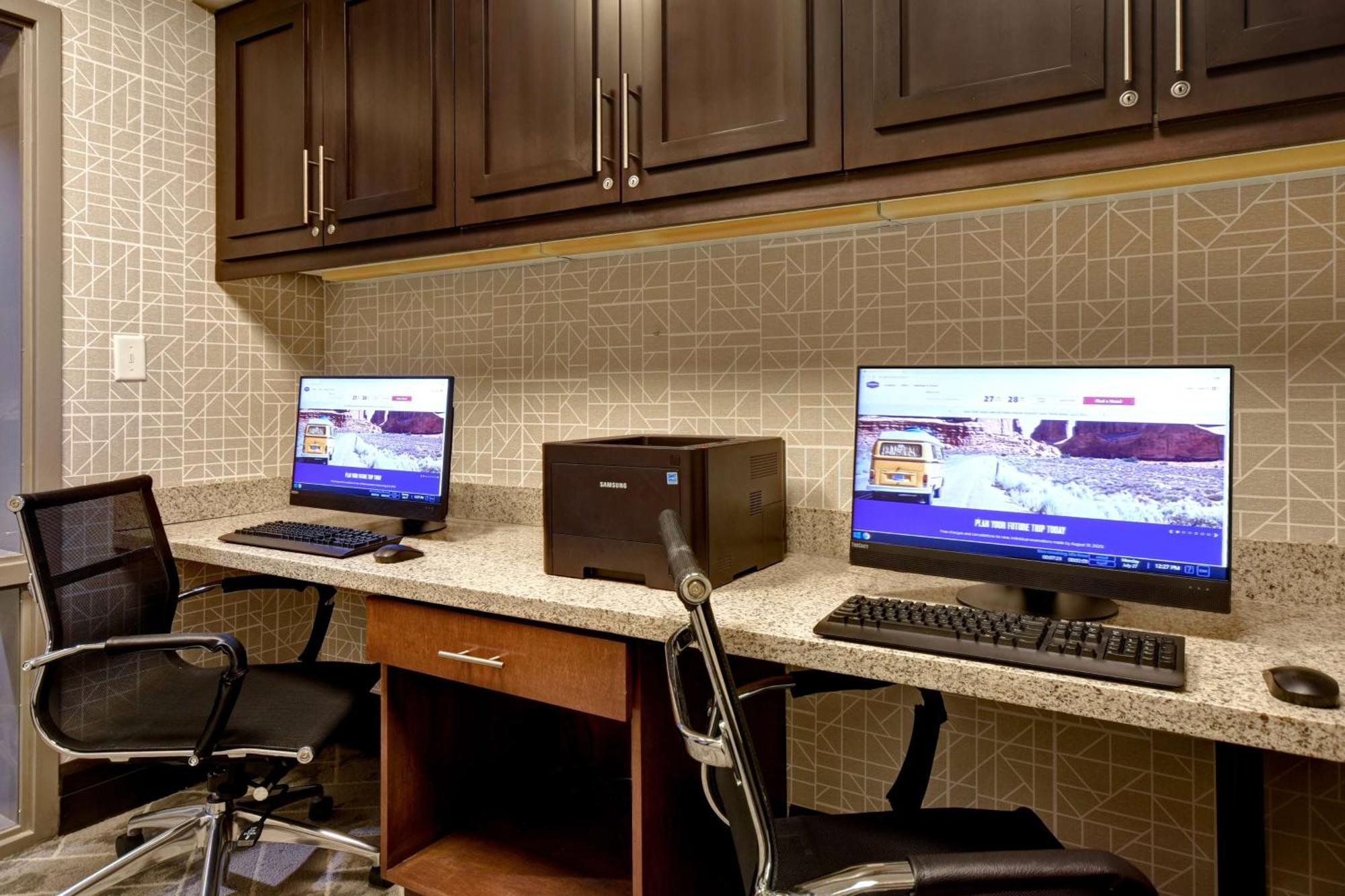 Hampton & South Meade Area Hotel 3*