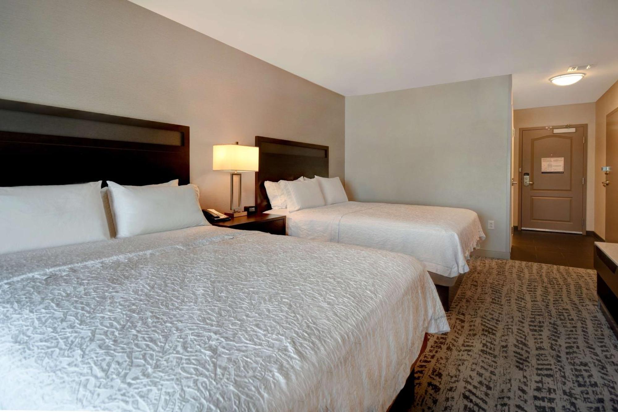 Hampton & South Meade Area Hotel 3*