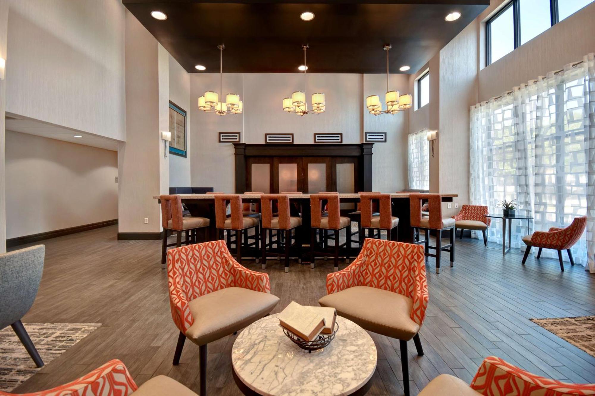 Hampton & South Meade Area Hotel 3*