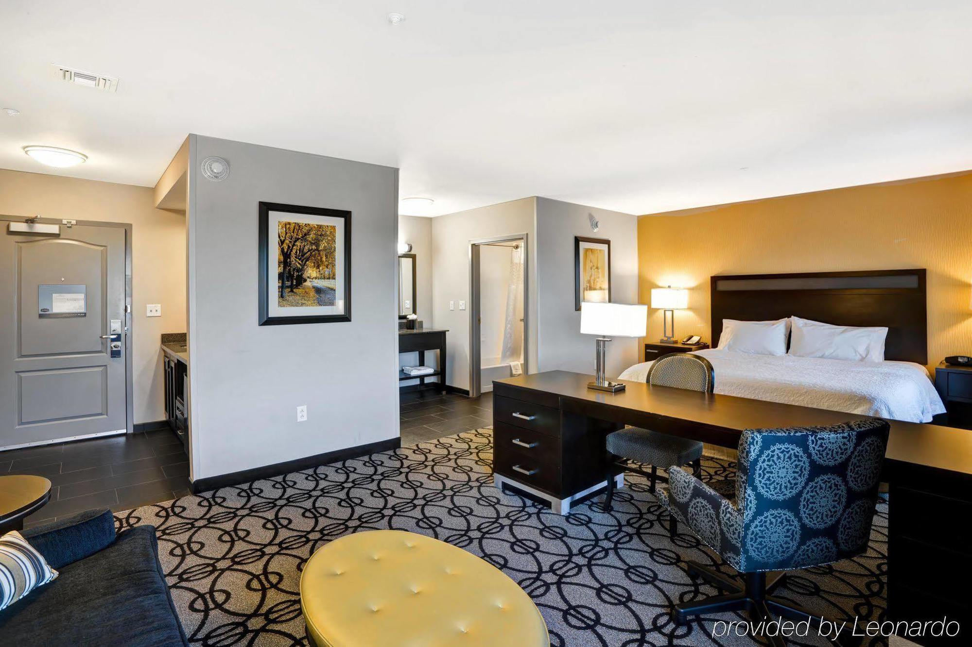 Hampton & South Meade Area Hotel 3*