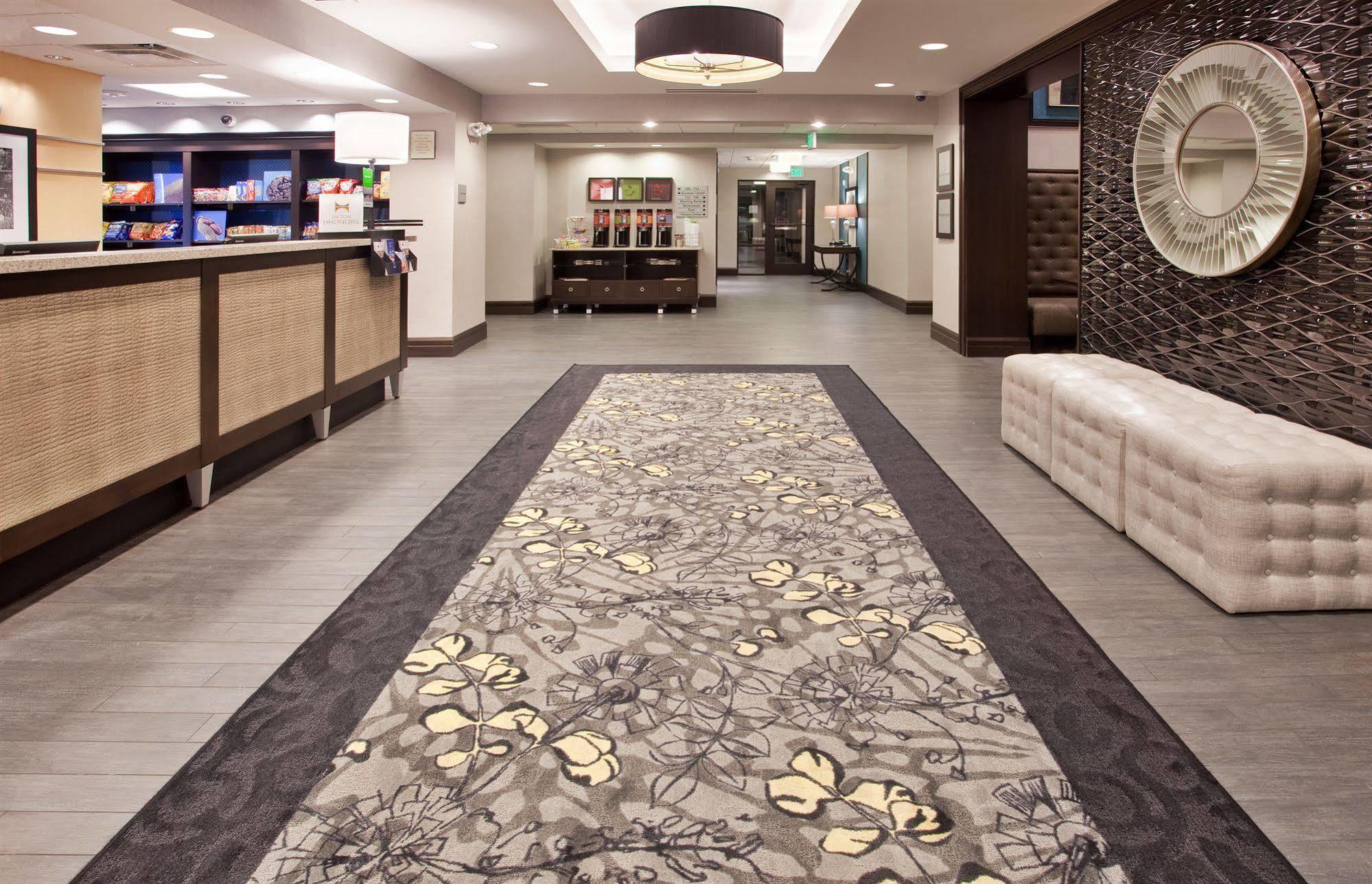 Hampton & South Meade Area Hotel 3*